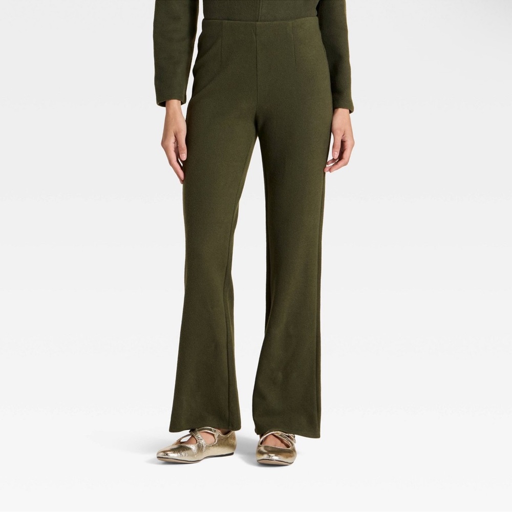NWT Women's Brushed Pull On Pants.      Olive.  M